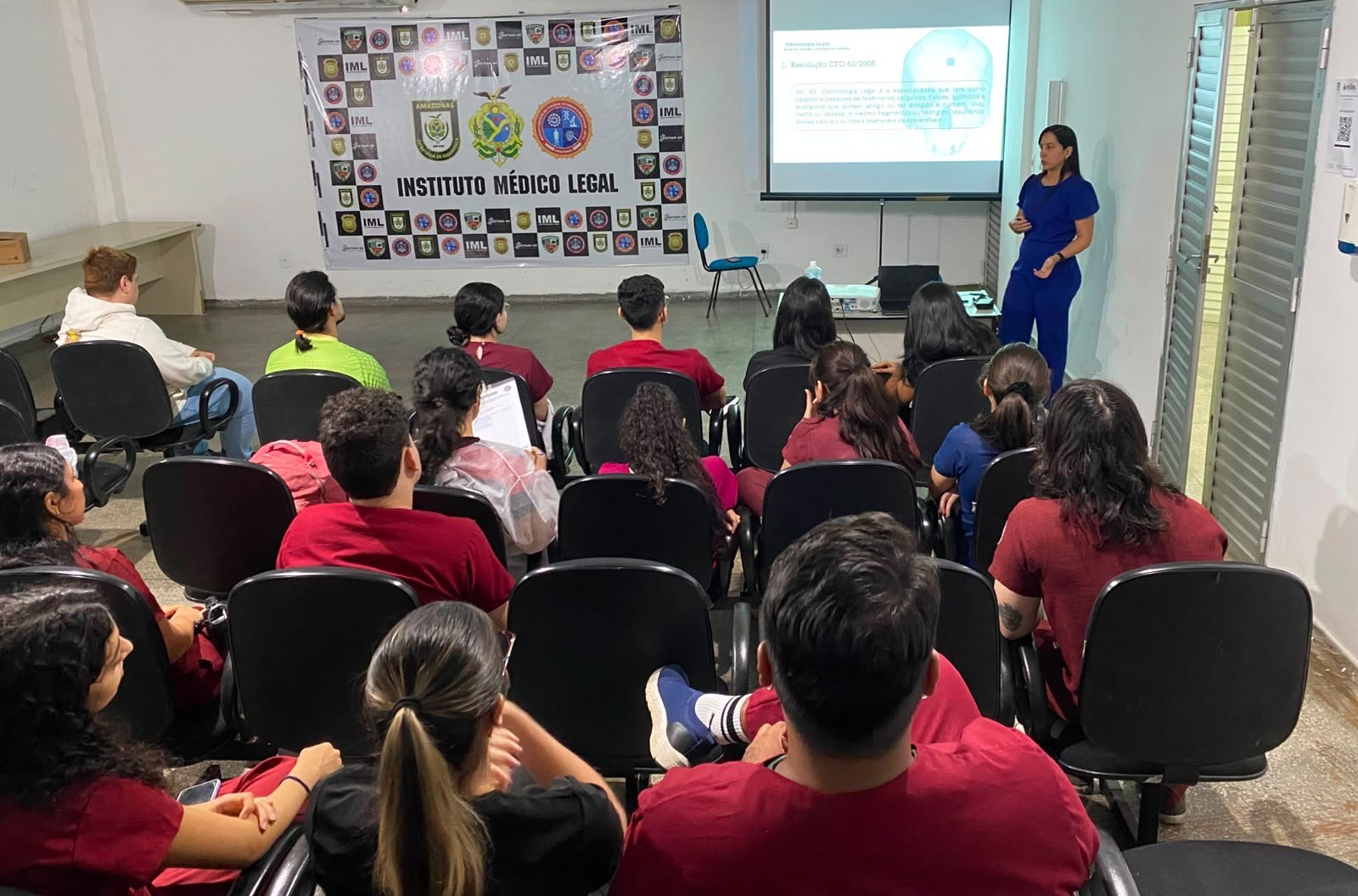 Alunos do curso de Odontologia da Ufam realizam visita técnica inédita ao IML do Amazonas